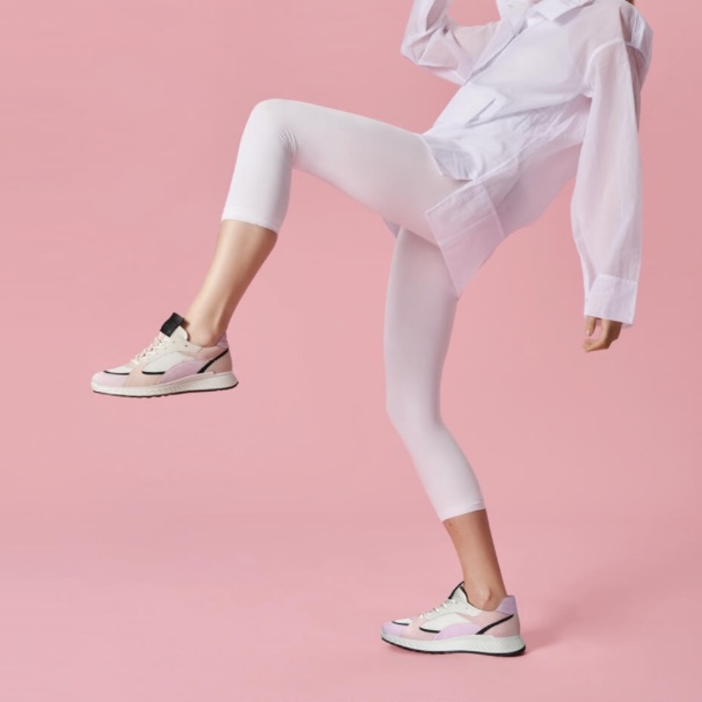 ECCO WOMEN'S LAYERED SNEAKER. - Picture 13 of 13
